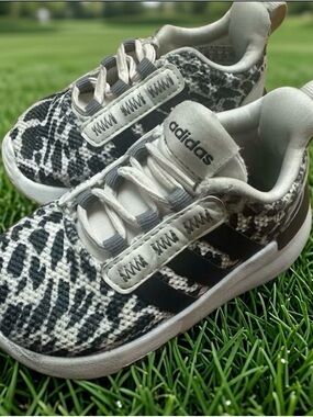 Adidas kids Black & White Leopard Print Sneakers size 5